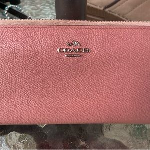 🌺Coach Zip Around Wallet🌺